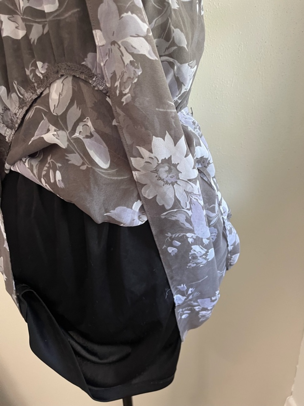 American‎ Eagle Outfitters Black and Gray Floral Strapless Sundress - Picture 6 of 9
